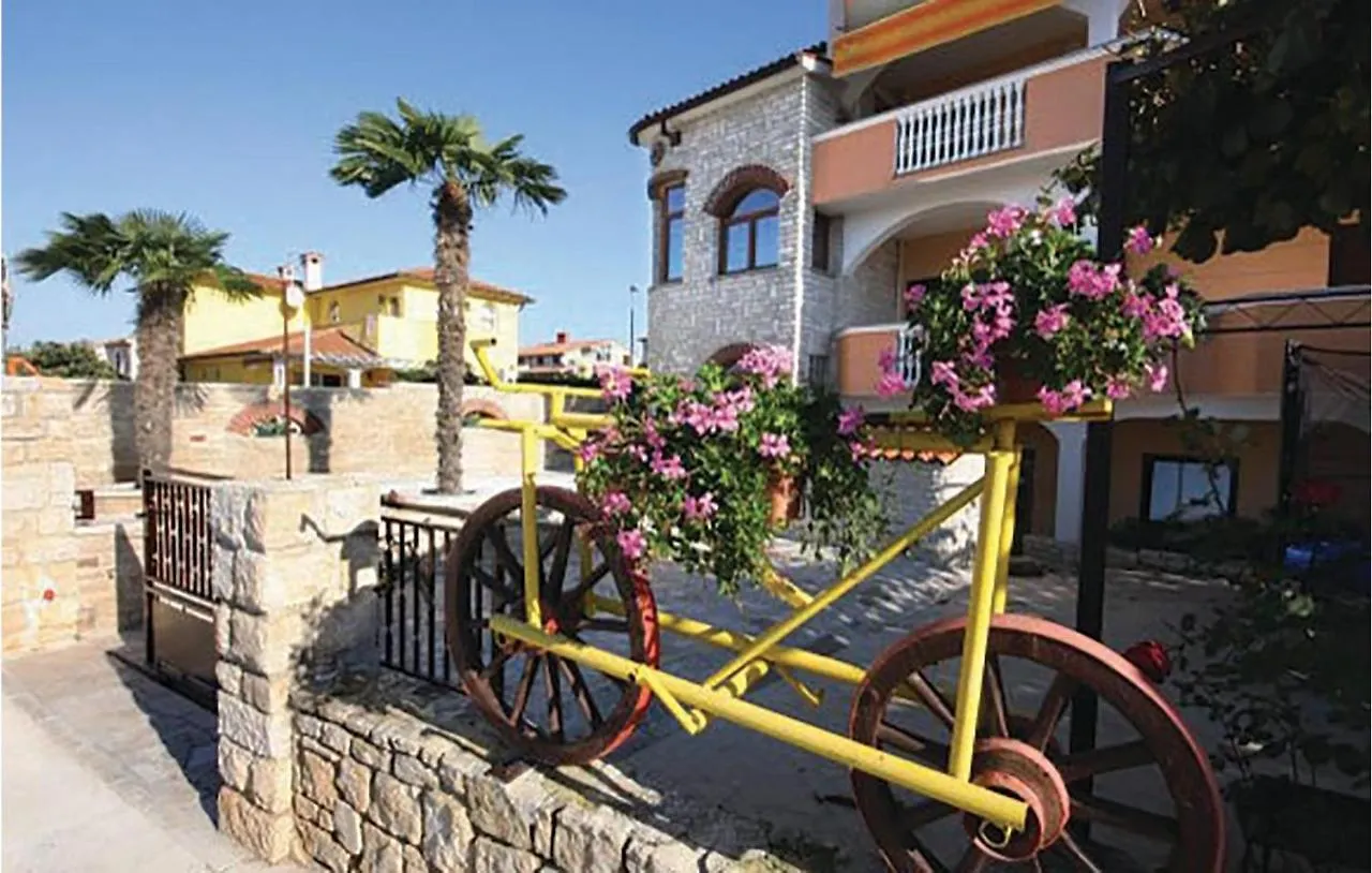 Awesome Home In Pula With Wifi And Outdoor Swimming Pool 0*,  Croatia