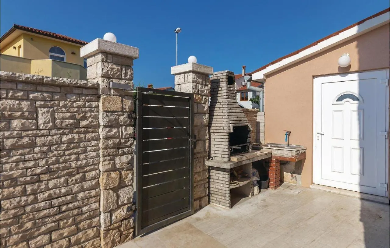 Apartment Awesome Home In Pula With Wifi And Outdoor Swimming Pool